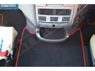 DAF XF 106 -VELOUR FLOOR MATS SET-BLACK WITH RED TRIM
