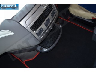 DAF XF 106 -VELOUR FLOOR MATS SET-BLACK WITH RED TRIM