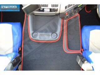 -VELOUR FLOOR MATS SET-BLACK WITH RED TRIM