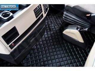 MAN TGX TRUCK ECO LEATHER FLOOR SET-BLACK - TILL 67 PLATE
