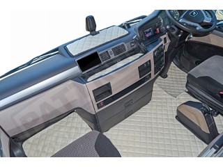 MAN TGX TRUCK ECO LEATHER FLOOR SET-RED - AFTER  67 PLATE