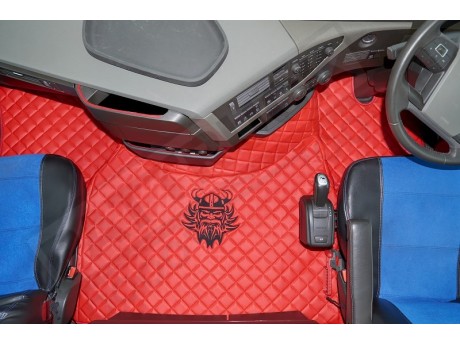 TRUCK ECO LEATHER FLOOR SET-BEIGE WITH BLACK VIKING LOGO FIT WITH VOLVO FH4  2013+  [ FOLDING PASSENGER SEAT]