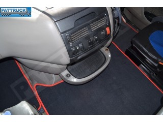DAF XF 105   VELOUR FLOOR MATS SET-BLACK  WITH RED TRIM