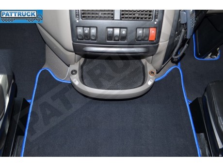 VELOUR FLOOR MATS SET-BLACK  FIT DAF XF 105   2012-2013 AUTOMATIC 