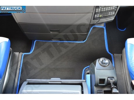 VELOUR FLOOR MATS SET-BLACK  FIT MAN TGX - TILL 67 PLATE