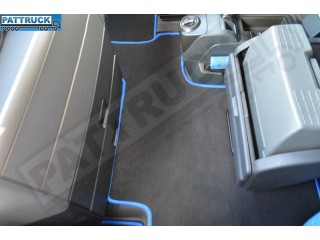VELOUR FLOOR MATS SET-BLACK  FIT MAN TGX - TILL 67 PLATE