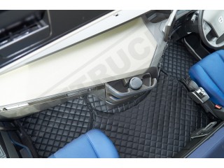 TRUCK ECO LEATHER FLOOR SET-BLACK, COMPATIBLE WITH VOLVO FH 2013+AUTOMATIC-FOLDING PASSENGER SEAT