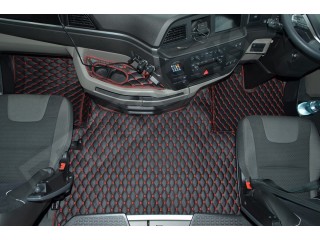TRUCK ECO LEATHER FLOOR SET-BLACK/RED LOGO compatible with MAN TGX  2021+