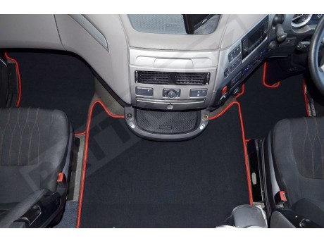 DAF XF 106 -VELOUR FLOOR MATS SET-BLACK WITH RED TRIM