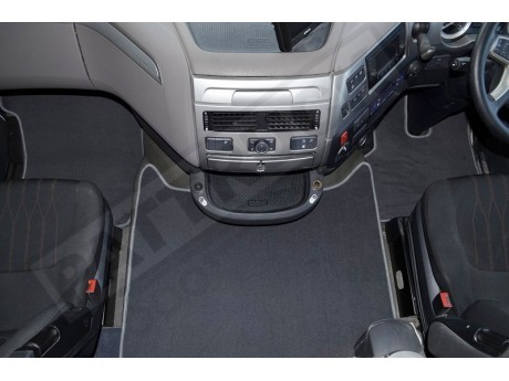 DAF XF 106 -VELOUR FLOOR MATS SET