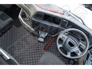 TRUCK ECO LEATHER FLOOR SET-BLACK/RED LOGO compatible with MAN TGX  2021+